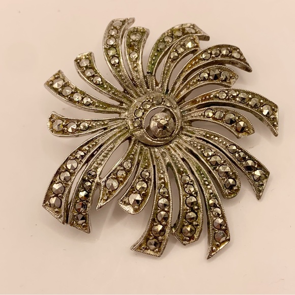 800 silver and marcasite vintage abstract swirled flower brooch pin - Picture 12 of 13